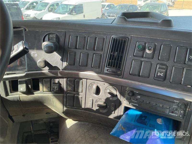 Volvo FM12.420 8x4 Twin-Steer Mixer Truck Caminhões de concreto