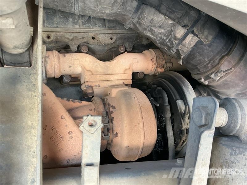 Volvo FM12.420 8x4 Twin-Steer Mixer Truck Caminhões de concreto