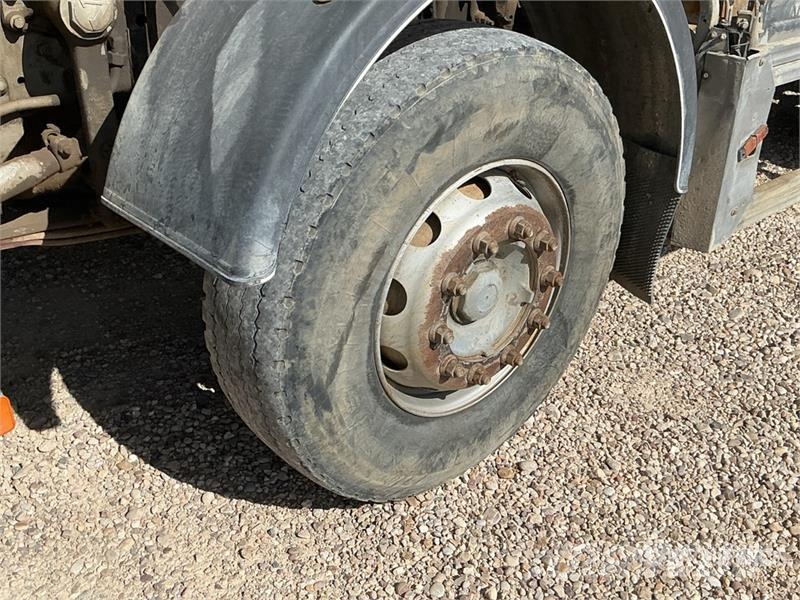 Volvo FM12.420 8x4 Twin-Steer Mixer Truck Caminhões de concreto