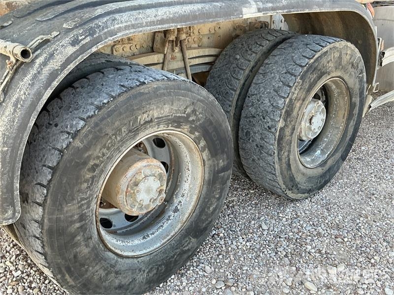 Volvo FM12.420 8x4 Twin-Steer Mixer Truck Caminhões de concreto