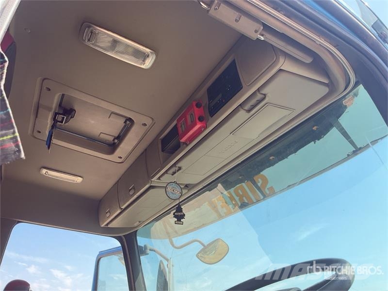 Volvo FMX 420 8x4 Twin-Steer Sleeper Quad/A Dump Truck 傾卸式卡車