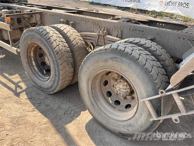 Volvo FMX 420 8x4 Twin-Steer Sleeper Quad/A Dump Truck 傾卸式卡車