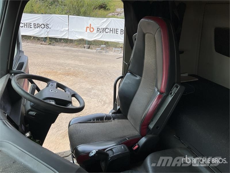 Volvo FMX 420 8x4 Twin-Steer Sleeper Quad/A Dump Truck 傾卸式卡車
