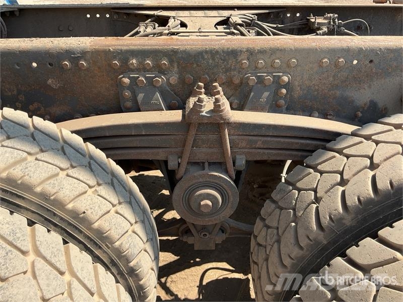 Volvo FMX 420 8x4 Twin-Steer Sleeper Quad/A Dump Truck 傾卸式卡車