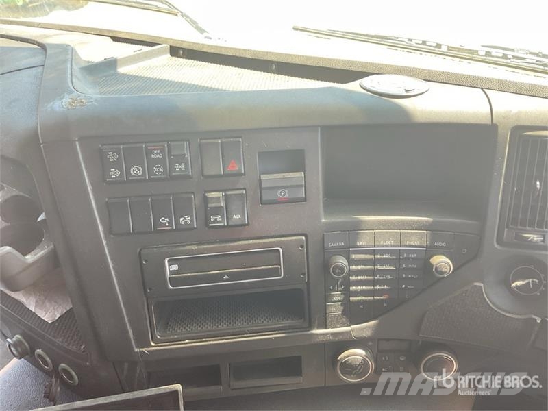 Volvo FMX 420 8x4 Twin-Steer Sleeper Quad/A Dump Truck 傾卸式卡車