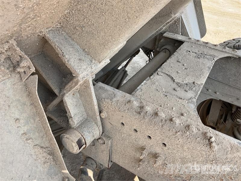 Volvo FMX 420 8x4 Twin-Steer Sleeper Quad/A Dump Truck 傾卸式卡車