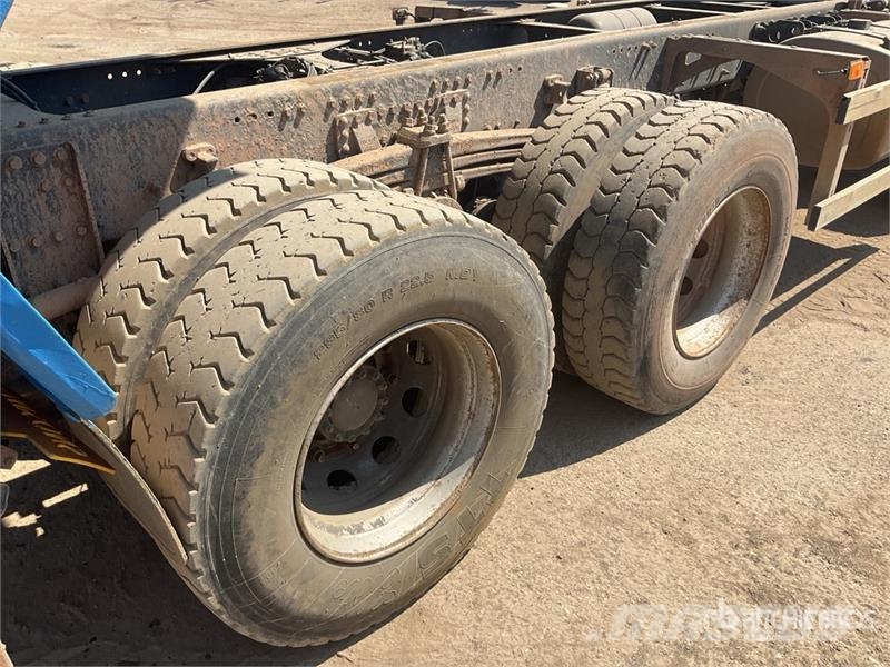 Volvo FMX 420 8x4 Twin-Steer Sleeper Quad/A Dump Truck 傾卸式卡車