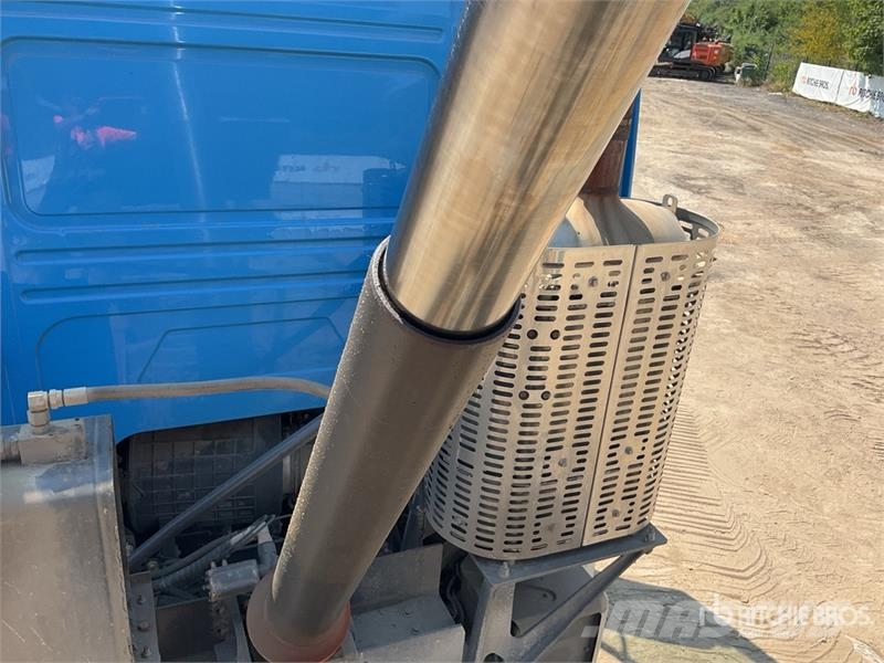 Volvo FMX 420 8x4 Twin-Steer Sleeper Quad/A Dump Truck 傾卸式卡車