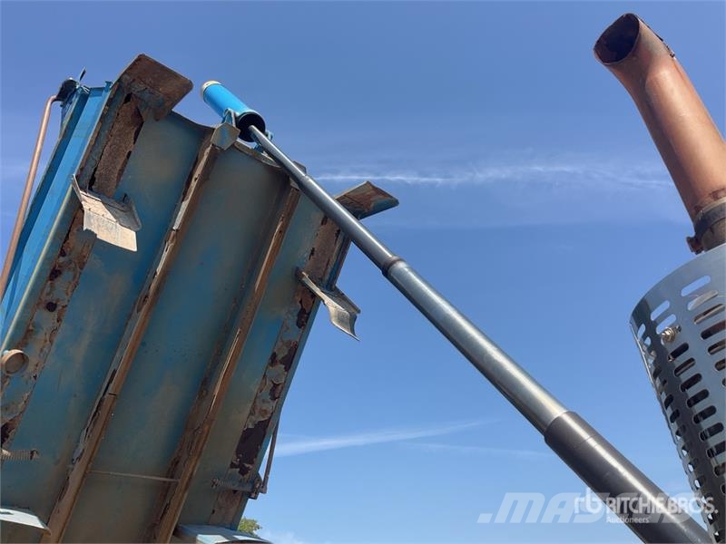 Volvo FMX 420 8x4 Twin-Steer Sleeper Quad/A Dump Truck 傾卸式卡車