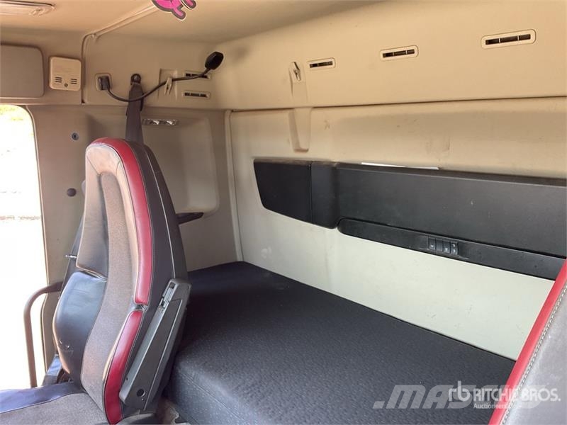 Volvo FMX 420 8x4 Twin-Steer Sleeper Quad/A Dump Truck 傾卸式卡車