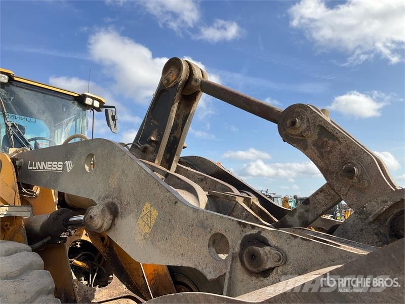 Volvo L150H Wheel Loader Pale gommate