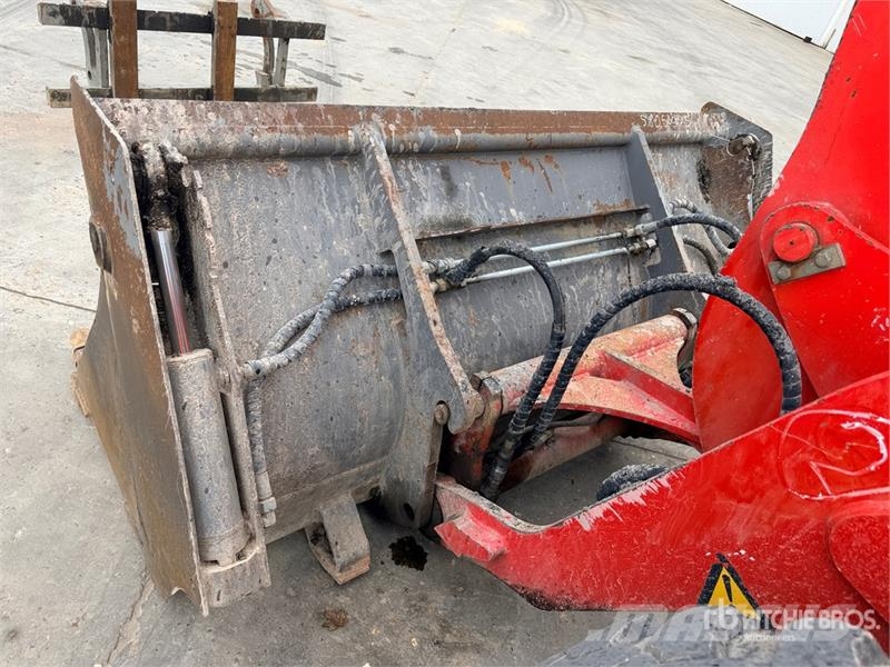 Volvo L30B-Z/X Chargeuse Sur Pneus Wheel Loader 輪胎式裝載機