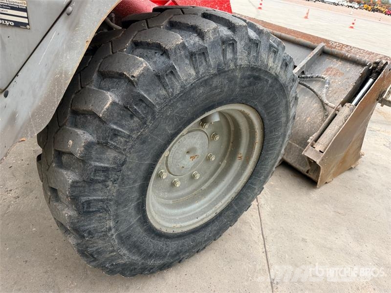 Volvo L30B-Z/X Chargeuse Sur Pneus Wheel Loader 輪胎式裝載機