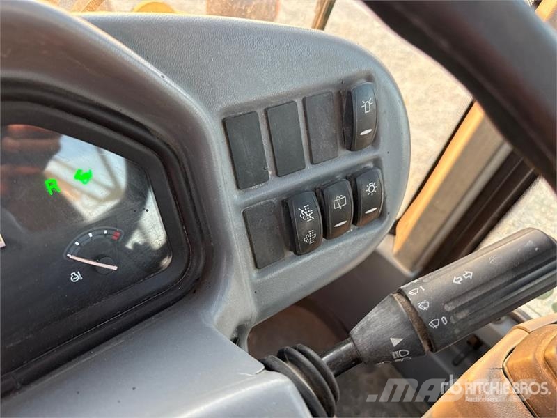 Volvo L35GS Wheel Loader Pale gommate
