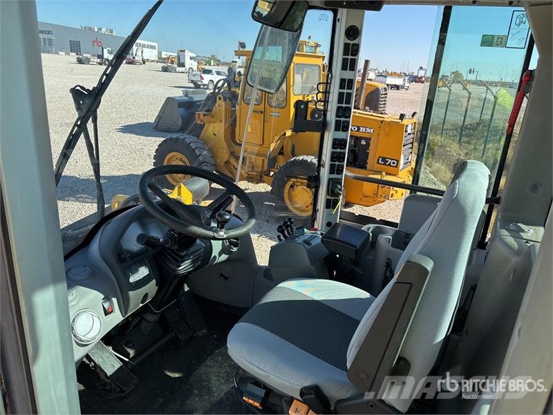 Volvo L60F Wheel Loader 輪胎式裝載機
