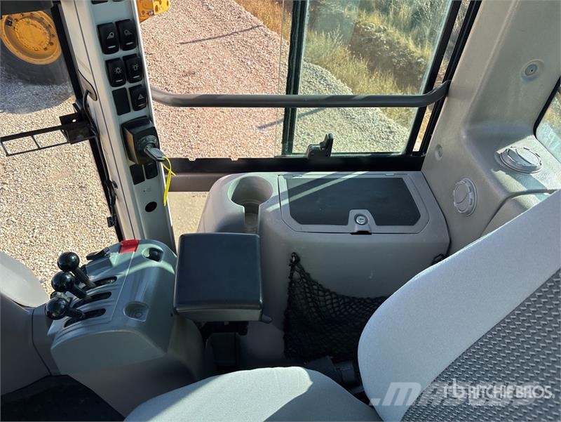 Volvo L60F Wheel Loader 輪胎式裝載機