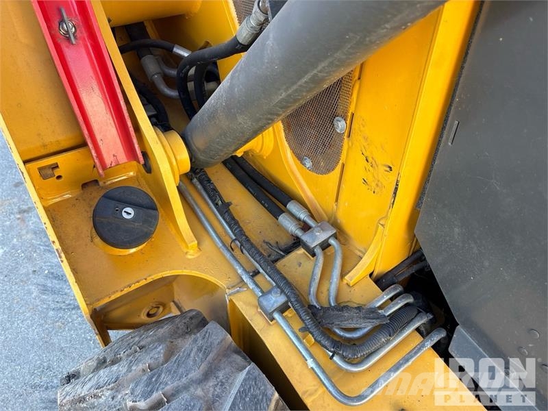 Volvo MC70C T4 Skid Steer Loader لوادر انزلاقية التوجيه