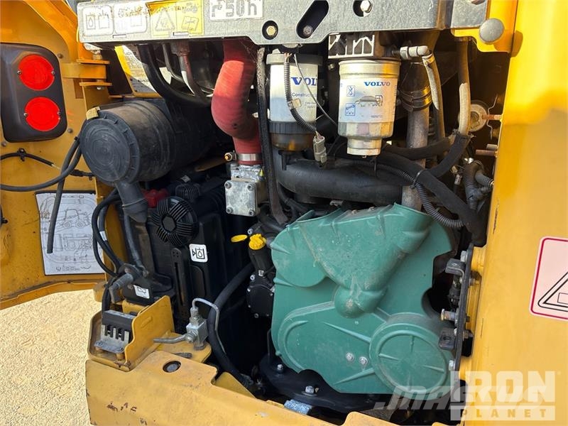 Volvo MC70C T4 Skid Steer Loader لوادر انزلاقية التوجيه