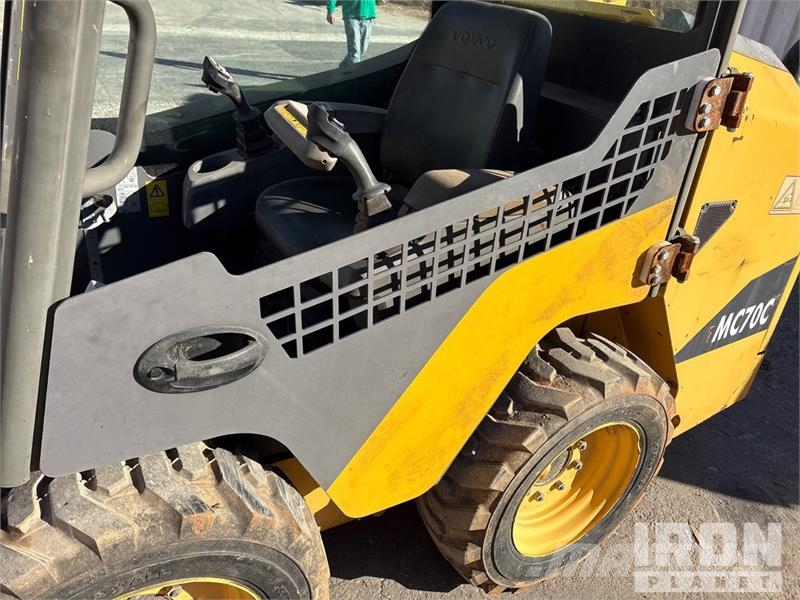 Volvo MC70C T4 Skid Steer Loader لوادر انزلاقية التوجيه