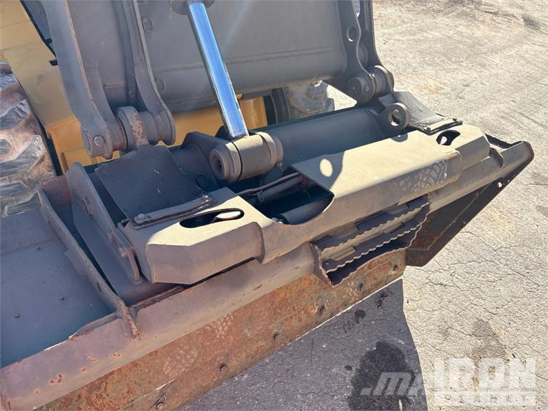 Volvo MC70C T4 Skid Steer Loader لوادر انزلاقية التوجيه