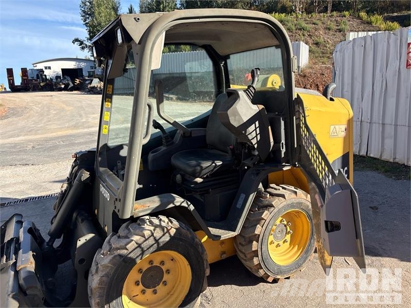 Volvo MC70C T4 Skid Steer Loader لوادر انزلاقية التوجيه
