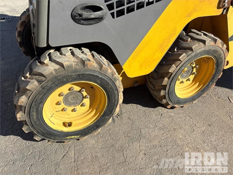 Volvo MC70C T4 Skid Steer Loader لوادر انزلاقية التوجيه