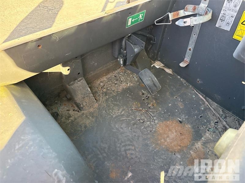 Volvo MC70C T4 Skid Steer Loader لوادر انزلاقية التوجيه