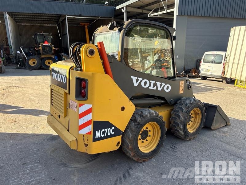 Volvo MC70C T4 Skid Steer Loader لوادر انزلاقية التوجيه
