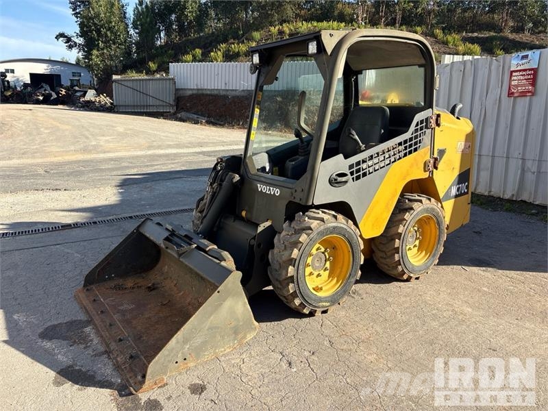 Volvo MC70C T4 Skid Steer Loader لوادر انزلاقية التوجيه