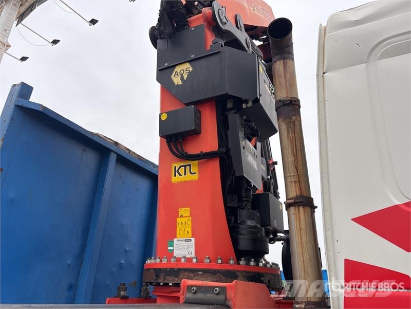Volvo PK36002 on Volvo FM 64 B3 400 TR 6x4 Flatbed Truck Camion plateau ridelle avec grue