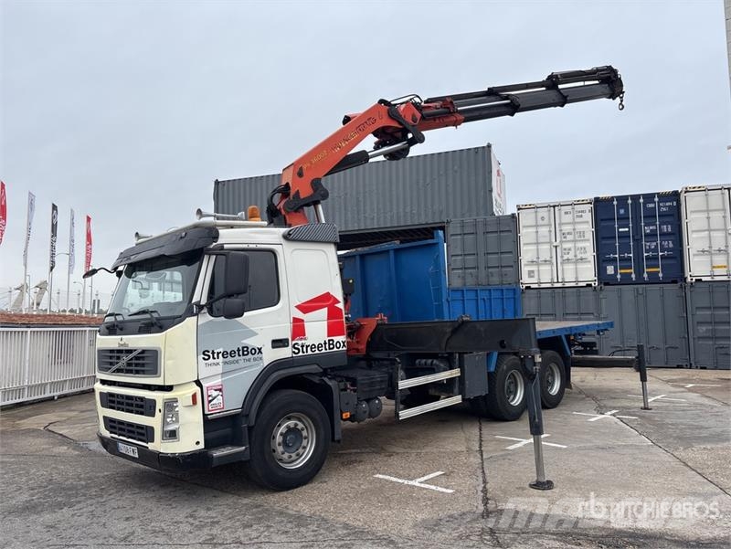 Volvo PK36002 on Volvo FM 64 B3 400 TR 6x4 Flatbed Truck Camion plateau ridelle avec grue