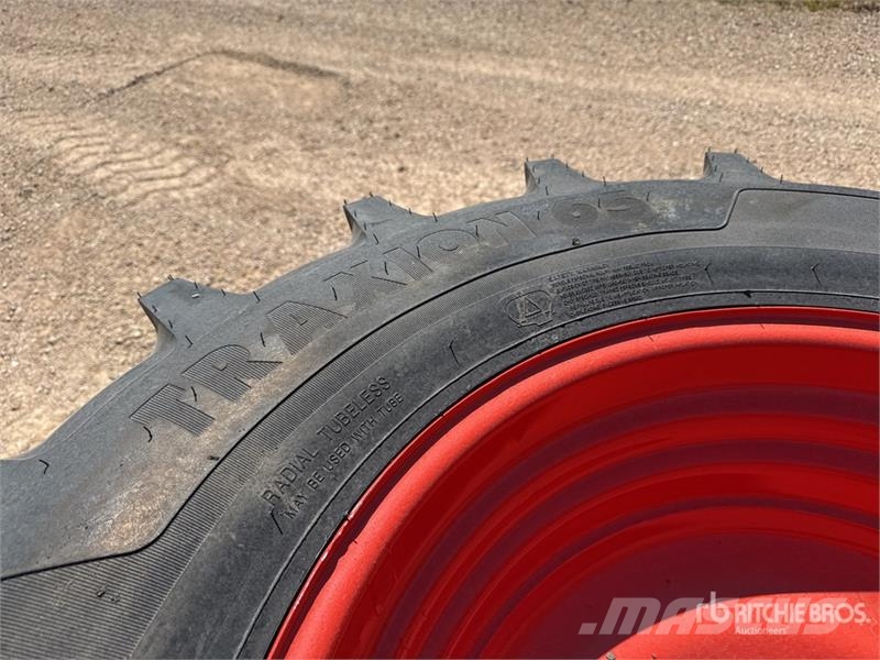 Vredestein 540/65R30 150D Qty De 2 Roues Qty Of 2 Wheels Колеса