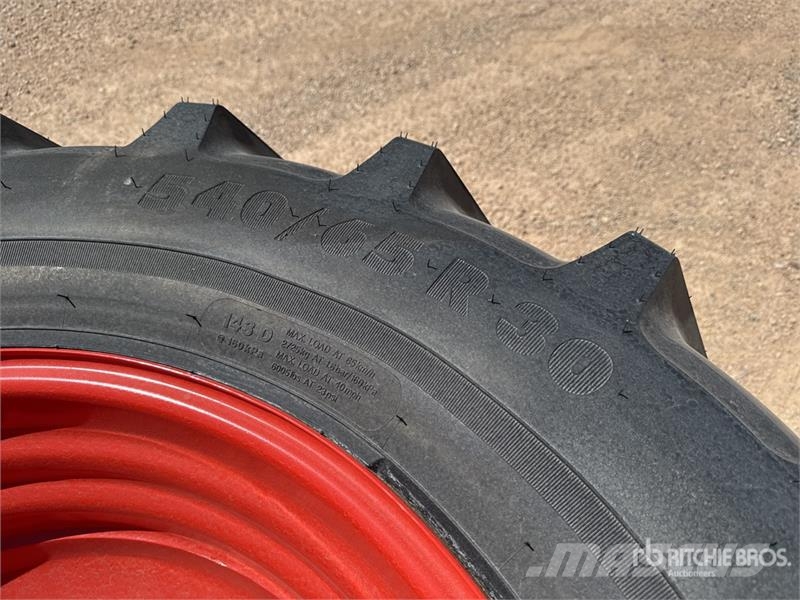 Vredestein 540/65R30 150D Qty De 2 Roues Qty Of 2 Wheels Колеса