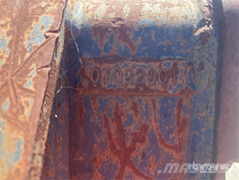 VTN Digging Godet Bucket - Fits Volvo 210 バケット