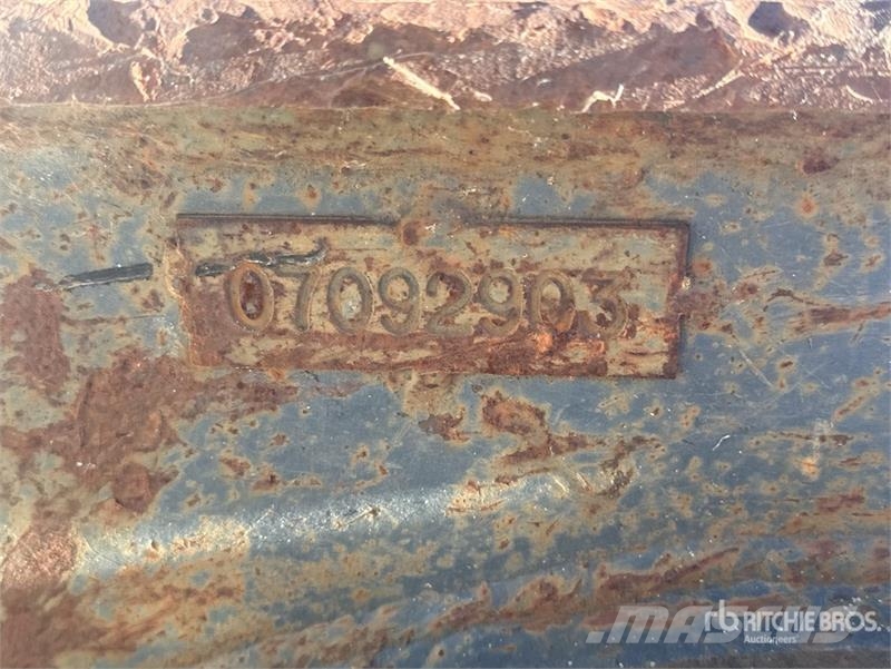 VTN Digging Godet Bucket - Fits Volvo 210 バケット