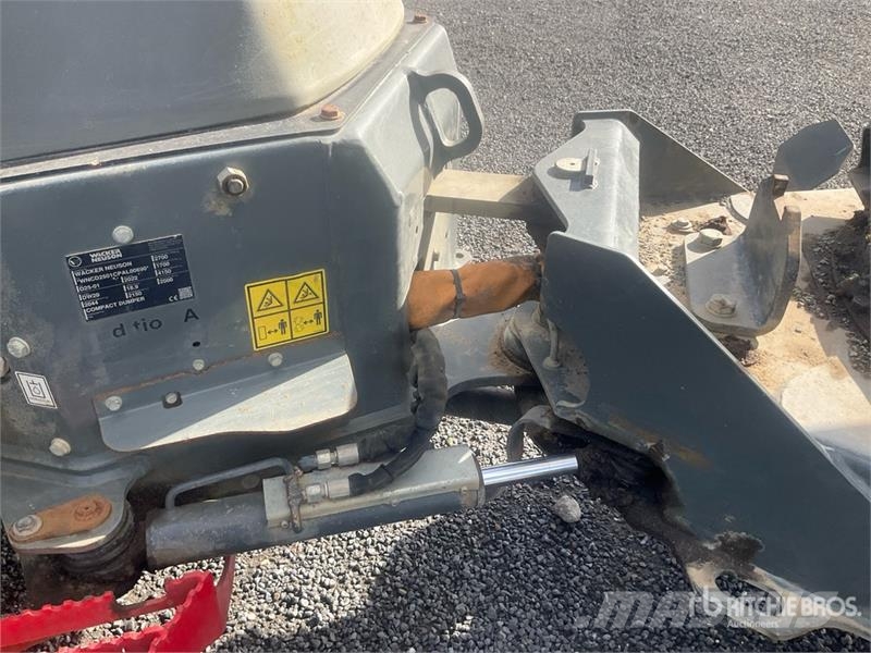 Wacker Neuson DW20 Swivel Dumper Vehículos compactos de volteo