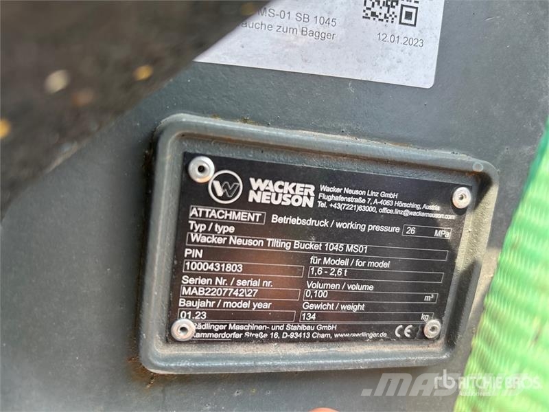 Wacker Neuson of (3) Wacker Neuson Excavator Buckets & (1) Lehnh مكونات أخرى