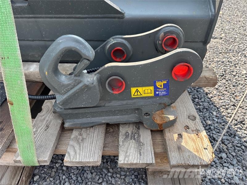 Wacker Neuson of (3) Wacker Neuson Excavator Buckets & (1) Lehnh مكونات أخرى