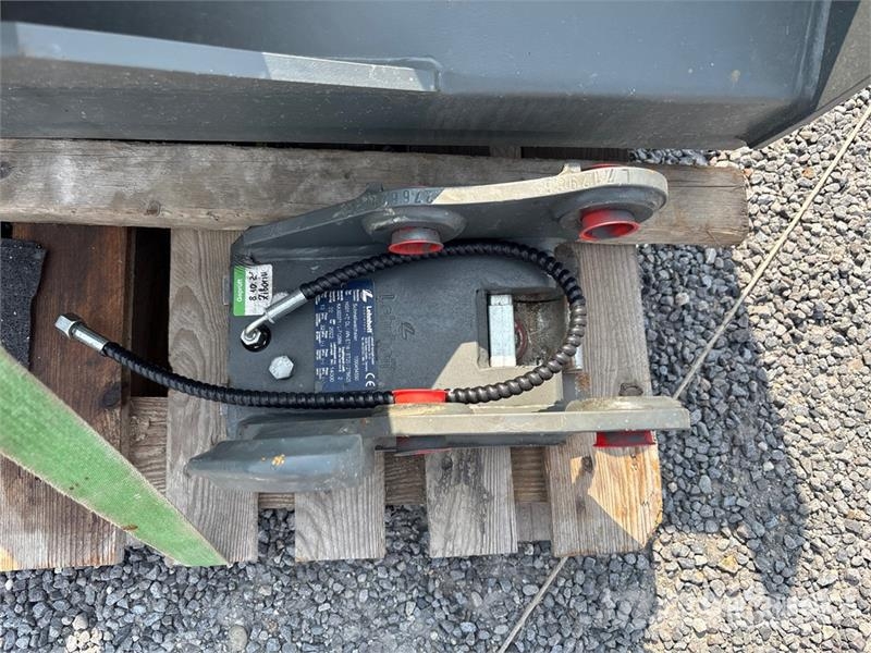 Wacker Neuson of (3) Wacker Neuson Excavator Buckets & (1) Lehnh مكونات أخرى