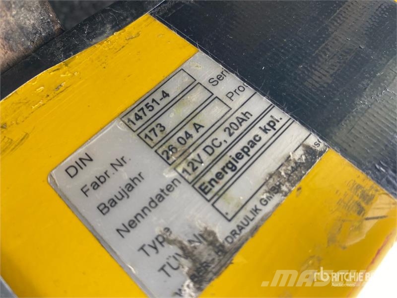 Weber Battery Spreader معدات البناء - غير ذلك