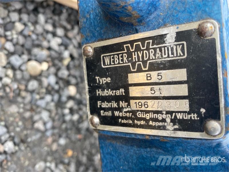 Weber of (2) Weber 5t Hydraulic Winch Treuils, palans et monte-charge