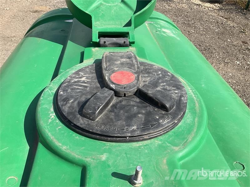 Western 2000 L Water Tank صهاريج الوقود والصهاريج الإضافية