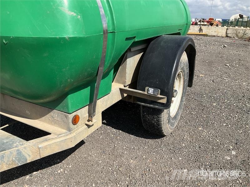 Western 2000 L Water Tank صهاريج الوقود والصهاريج الإضافية