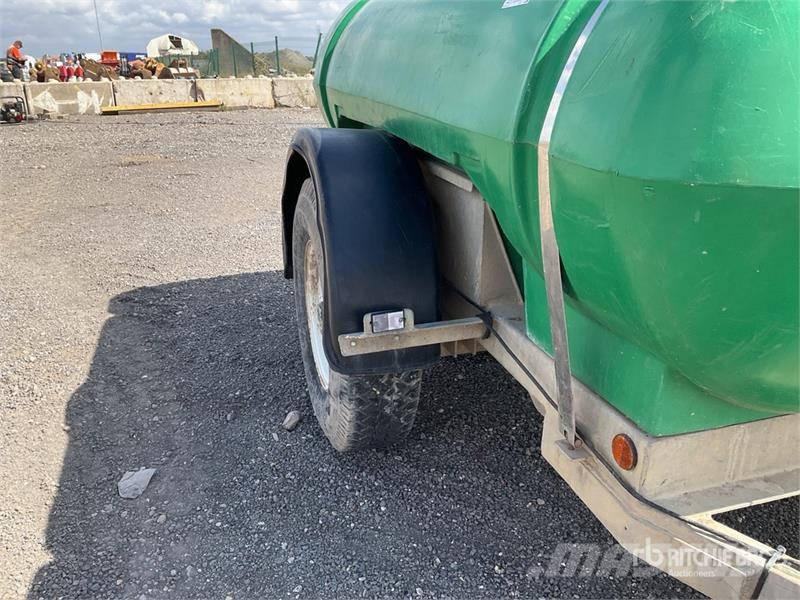 Western 2000 L Water Tank صهاريج الوقود والصهاريج الإضافية