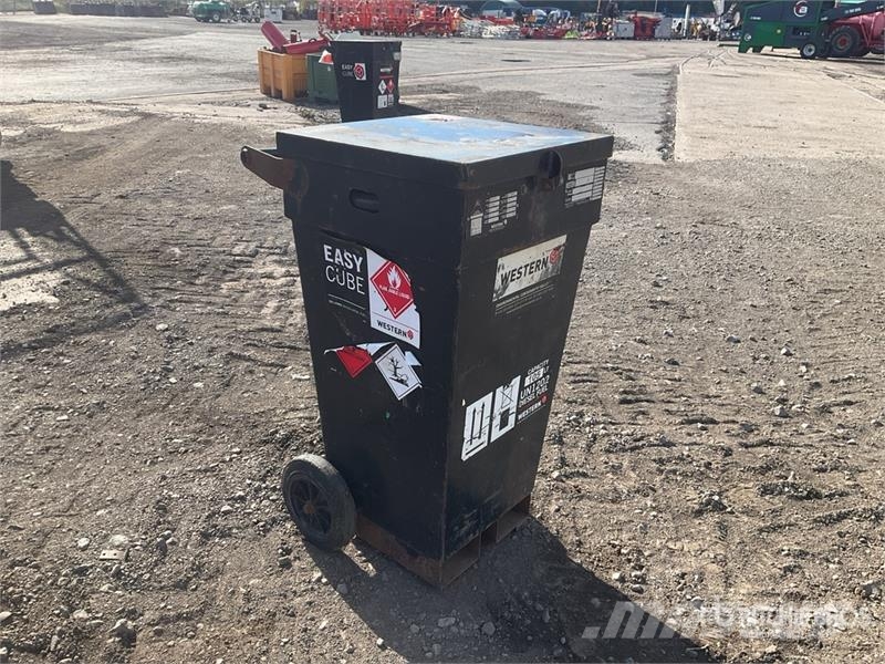 Western ECW105 105 L Portable Steel Diesel Fuel Tank Fuel and additive tanks
