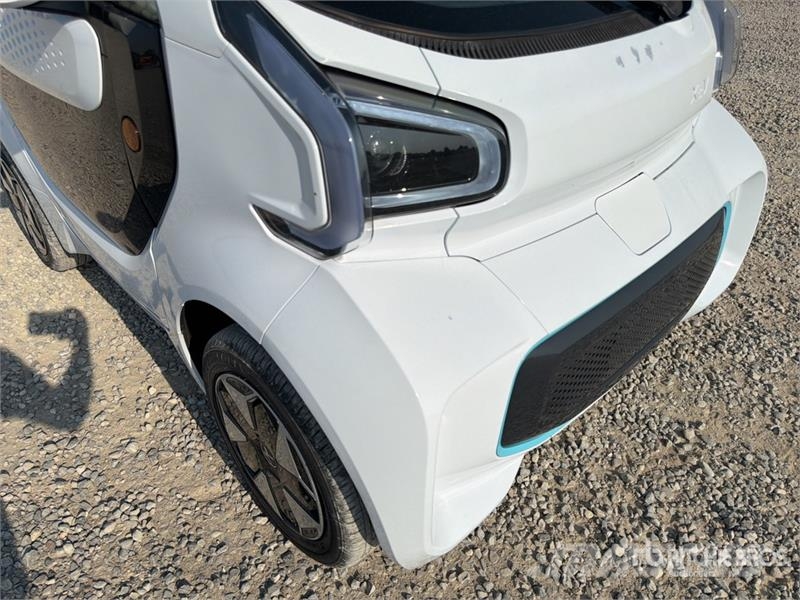 XEV Yoyo Electric 2-Seater Mini-Car Automobile Carros