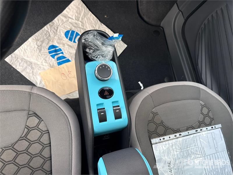 XEV Yoyo electric mini car, 2-seater Automobile Коли