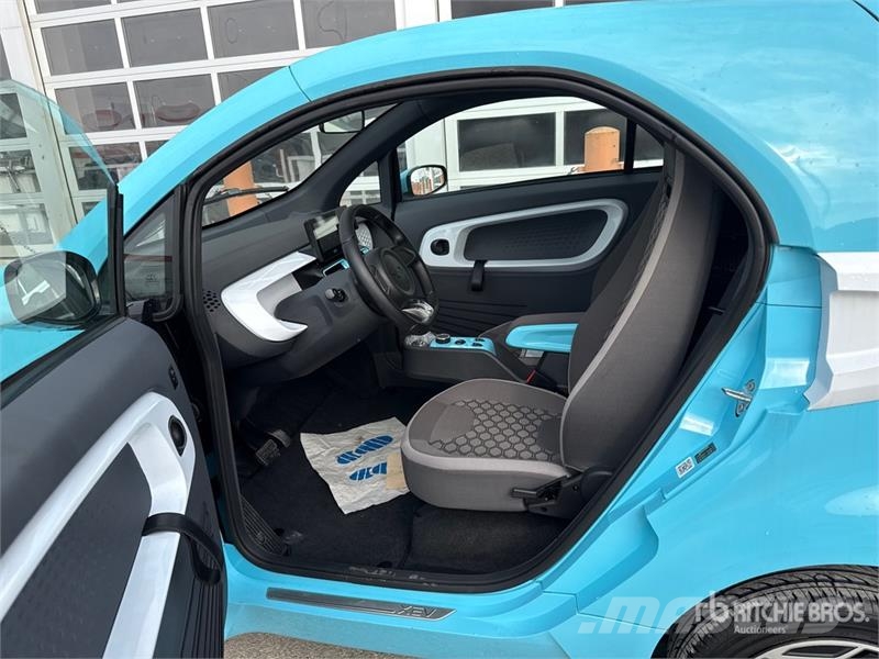 XEV Yoyo electric mini car, 2-seater Automobile Коли