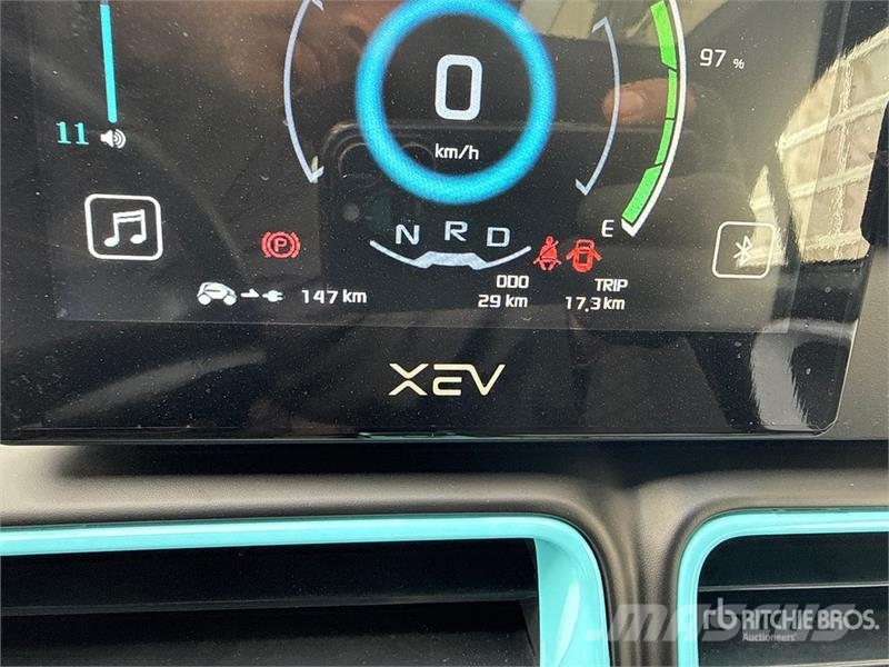 XEV Yoyo electric mini car, 2-seater Automobile Коли