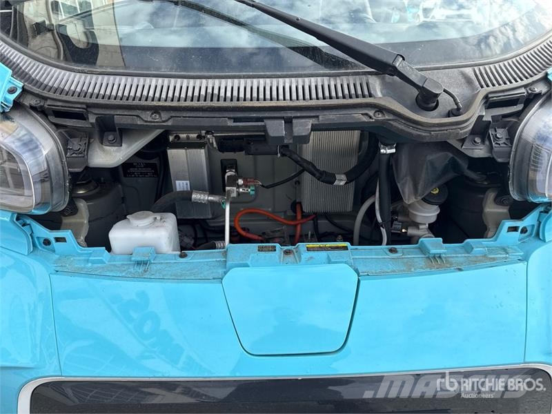XEV Yoyo electric mini car, 2-seater Automobile Коли